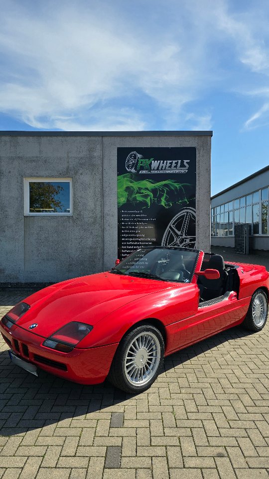 Zeitloses Design trifft auf automobile Leidenschaft. Hochwertige Nachbau-Alufelgen für besondere Klassiker, wie z.B. für…